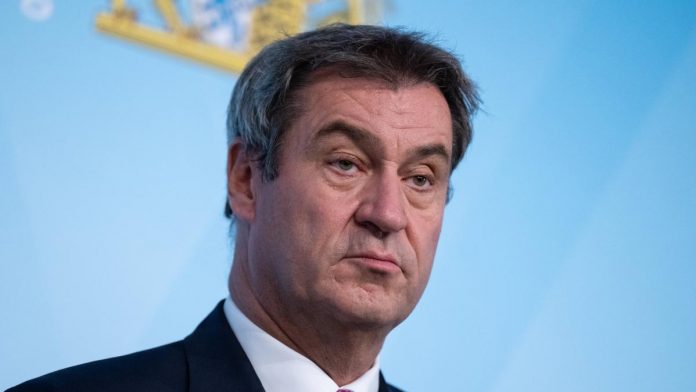 Söder calls for stricter controls at German borders
