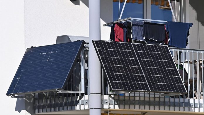 Risk of electric shock: Manufacturer recalls solar systems
