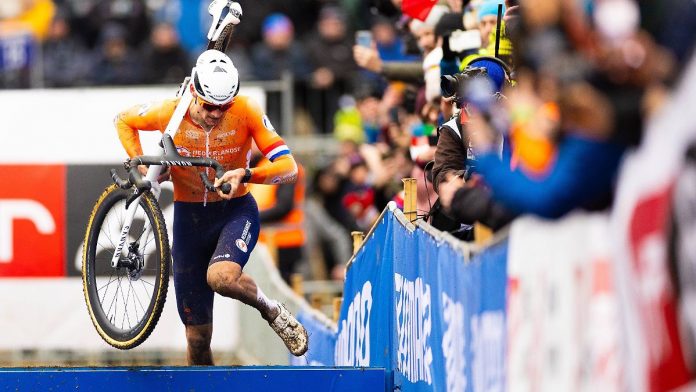 Van der Poel destroys competition at Cross World Championships
