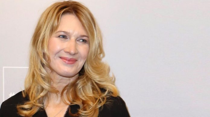 Steffi Graf's son gives insight into his love life
