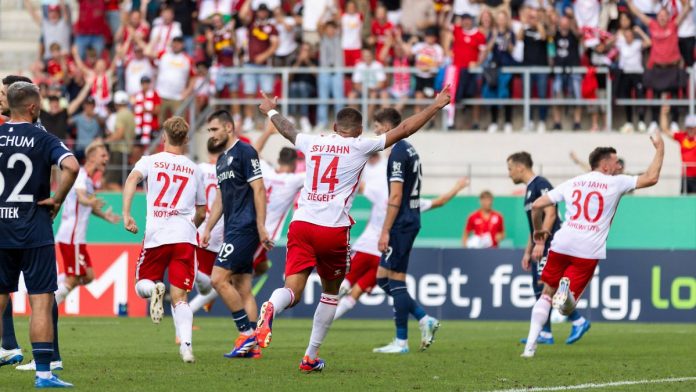 Jahn Regensburg kicks out the first Bundesliga team
