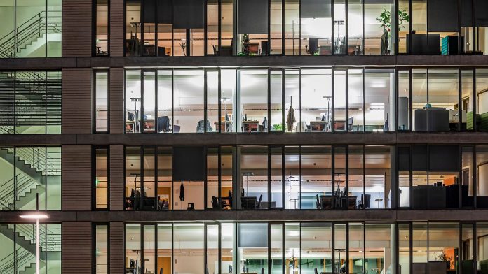 One in four large companies wants to downsize offices
