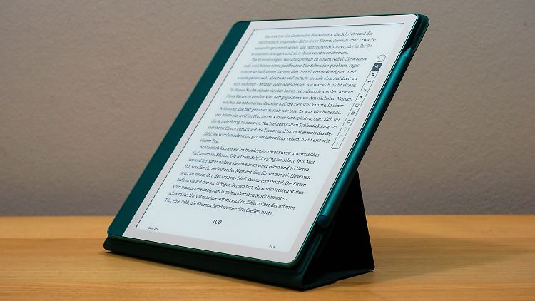 With an optionally available folding cover you can also set up the e-book reader.