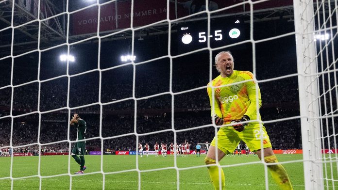 Five penalties saved, one converted: keeper saves Ajax
