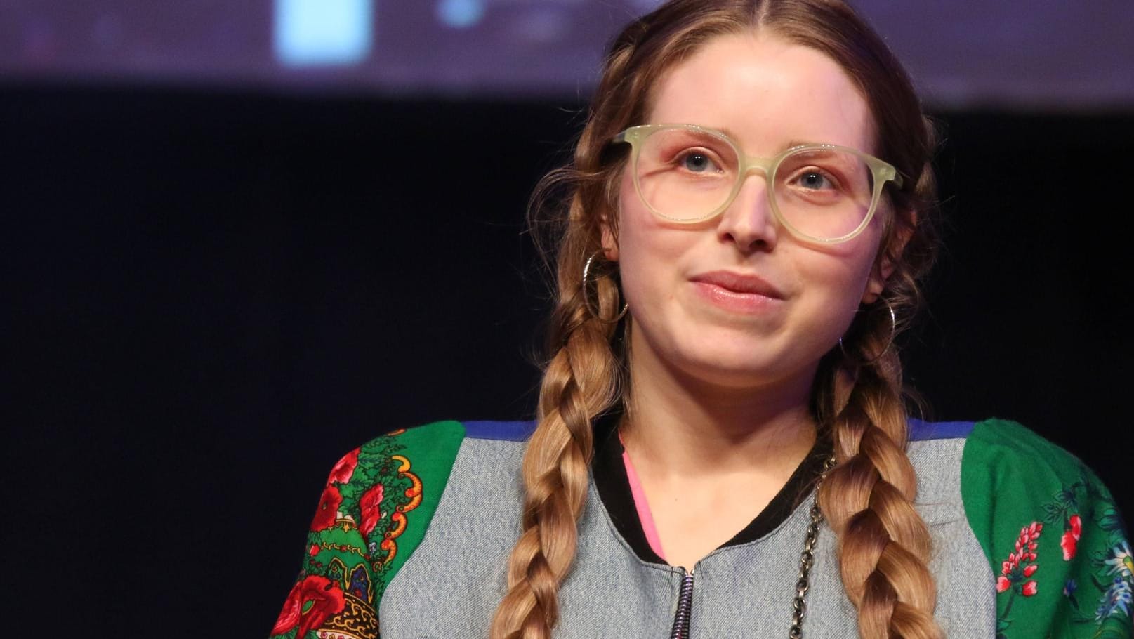 Jessie Cave: the "Harry Potter"-Star has Corona. ' Title = 'Jessie Cave: the "Harry Potter"-Star has Corona. ' Width ="1615" Height ="910" Class ="BG[url:var(--lqipURL)] BG cover BG-Center Flex W-Full Max-W-Full H-Full" Decoding ="async"><span><picture><source media="(prefers-color-scheme:dark)"  type="image/svg+xml"></source><img style="--width:32;--height:32" loading="lazy" src="https://insanityflows.net/wp-content/uploads/2024/07/baldwin-trial-videos-show-camerawomans-death-throes.svg.svg+xml" alt="Enlarge the picture" title="Enlarge the picture" class="
        block
        h-[calc(var(--height)_/_16_*_1rem)]
        w-[calc(var(--width)_/_16_*_1rem)]
        max-w-none
        absolute bottom-8 right-8 rounded-4 bg-snow p-8" decoding="async"></picture></span></p>
<p><figcaption class="inline-block text-12 leading-15 pt-12">Jessie Cave: the “Harry Potter”-Star is now active on ONLYFANS.<!-- --> (Source: Imago / EventPress)</figcaption></p>
</figure>
</div>
<div data-testid="StageLayout.StreamItem">
<p class="font-bold text-18 leading-17">Over 15 years ago, Jessie Cave managed through the “Harry Potter”-Film series The breakthrough as an actress. Now she wants to open up another source of income.</p>
</div>
<div data-testid="StageLayout.StreamItem">
<p class="text-18 leading-17">In 2009 the British was Jessie Cave as a lavender brown in “Harry Potter and the half -blood prince” To see and became a star overnight. Further film projects have been followed since then, and the now 37-year-old has also been successful as an influencer, author and podcaster. Now Cave is apparently plans to build up another mainstay.</p>
</div>
<div data-testid="StageLayout.StreamItem">
<p class="text-18 leading-17">“I start with only fans”she announced in a new video on her Instagram channel. Then she explained that her content on the platform should turn around her hair. You plan “Sensual things with my hair”want to brush them. “It's like a fetish, I think. I hope”says Jessie Cave. “I think you can make the big money with that”she showed herself confidently.</p>
</div>
<div data-testid="StageLayout.StreamItem">
<p class="text-18 leading-17">But she also emphasized that she did not want to show her feet or her buttocks. The motto sounds “sloppy Mormonin”she wanted to “pure aesthetics” set. She made it clear on her ONLYFANS account: “I don't make explicit sexual content. Maybe I will be in my underwear.” Ocean fans are actually mostly offered erotic and pornographic content for money.</p>
</div>
<div data-testid="StageLayout.StreamItem">
<p class="text-18 leading-17">There was a lot of encouragement in the comment column, many subscribers reacted positively to the announcement. “I love it”commented a user. “So I would subscribe to your channel immediately”wrote another person. “I hope your concept will work! Get the money”a fan Jessie Cave cheered. “I guess ten points for Gryffindor”is another comment that suggests that Caves film role of Lavender Brown, like Harry Potter, Ron Weasley and Hermine Granger, belongs to Gryffindor – one of the four houses of the Hogwartsschule for witchcraft and magic.</p>
</div>
</div></div><div class="td_block_wrap tdb_single_tags tdi_178 td-pb-border-top td_block_template_1"  data-td-block-uid="tdi_178" >
<style>.tdb_single_tags{margin-bottom:2px;font-family:var(--td_default_google_font_1,