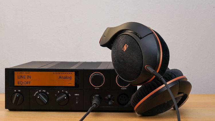 In the test, the DAC/headphone amplifier FIIO K17 was used to get everything out of the HD 505.